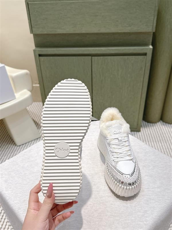 2025112815388906 390